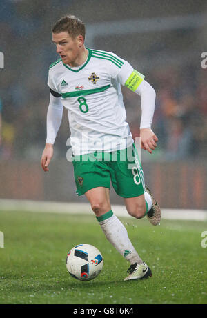 Steven Davis en Irlande du Nord pendant l'International friendly au Cardiff City Stadium, Cardiff. Banque D'Images