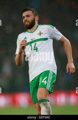 Stuart Dallas, en Irlande du Nord, pendant l'International friendly au Cardiff City Stadium, Cardiff. Banque D'Images