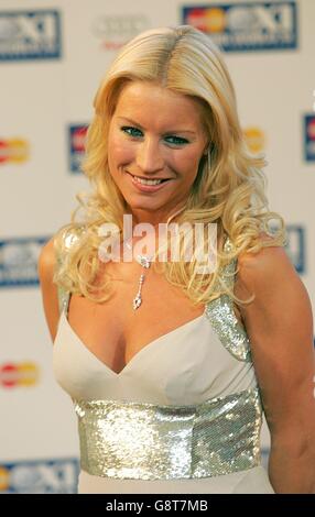 La télé-présentatrice et actrice Denise Van Outen arrive à la FIFMastercard Pro World XI Player Awards 2005 Banque D'Images