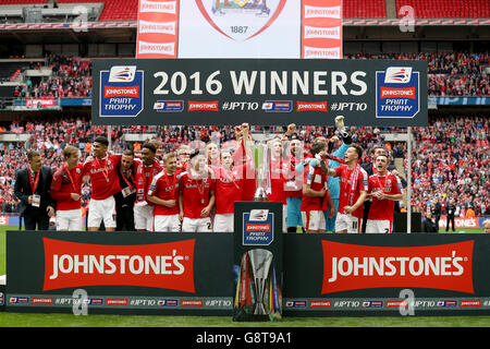 Barnsley v Oxford United - Trophée de peinture de Johnstone - Final - Stade de Wembley Banque D'Images