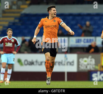 Danny Batth de Wolverhampton Wanderers célèbre le premier but du match de son côté lors du championnat Sky Bet à Turf Moor, Burnley. Banque D'Images