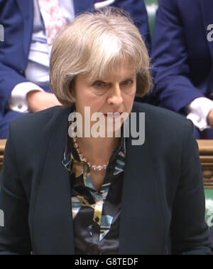 La ministre de l'intérieur Theresa May fait une déclaration au sujet des attentats terroristes de Bruxelles à la Chambre des communes de Londres. Banque D'Images