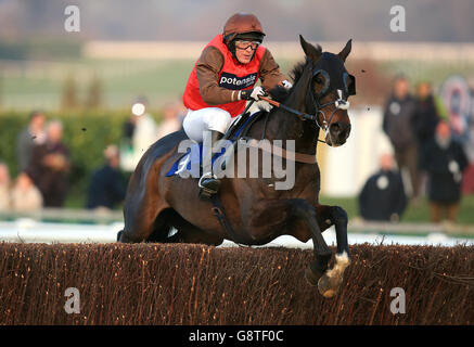 2016 Cheltenham Festival - St Patrick's Jeudi - l'Hippodrome de Cheltenham Banque D'Images