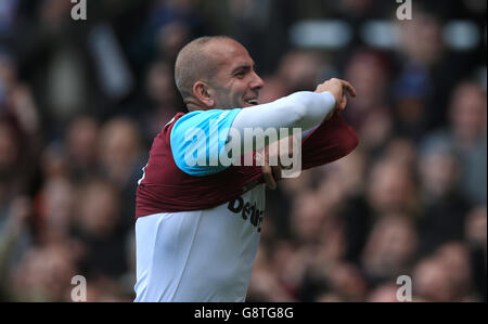 Paolo Di Canio, de West Ham United, fête ses points lors du témoignage publicitaire de Mark Noble à Upton Park, Londres. Banque D'Images