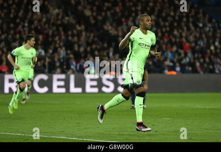 Fernandinho de Manchester City célèbre le deuxième but de son équipe lors de la finale du quart de finale de la Ligue des champions de l'UEFA, match de la première jambe au Parc des Princes à Paris. Banque D'Images