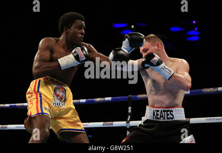 Ohara Davies (à gauche) et Andy Keates lors du championnat d'Angleterre léger vacant à l'Arena 02, Londres. APPUYEZ SUR ASSOCIATION photo. Date de la photo: Samedi 9 avril 2016. Voir PA Story BOXE Londres. APPUYEZ SUR ASSOCIATION photo. Date de la photo: Samedi 9 avril 2016. Voir PA Story BOXE Londres. Le crédit photo devrait se lire comme suit : Nick Potts/PA Wire Banque D'Images