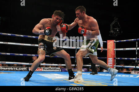 Brian Rose (à gauche) et Matthew Macklin lors du championnat IBF Inter-Continental Middlewhuit à l'Arena 02, Londres. APPUYEZ SUR ASSOCIATION photo. Date de la photo: Samedi 9 avril 2016. Voir PA Story BOXE Londres. APPUYEZ SUR ASSOCIATION photo. Date de la photo: Samedi 9 avril 2016. Voir PA Story BOXE Londres. Le crédit photo devrait se lire comme suit : Nick Potts/PA Wire Banque D'Images