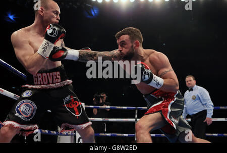 George Groves (à gauche) et David Brophy lors du championnat international de Super-Middlewhuit WBA à la 02 Arena, Londres.APPUYEZ SUR ASSOCIATION photo.Date de la photo: Samedi 9 avril 2016.Voir PA Story BOXE Londres.APPUYEZ SUR ASSOCIATION photo.Date de la photo: Samedi 9 avril 2016.Voir PA Story BOXE Londres.Le crédit photo devrait se lire comme suit : Nick Potts/PA Wire Banque D'Images