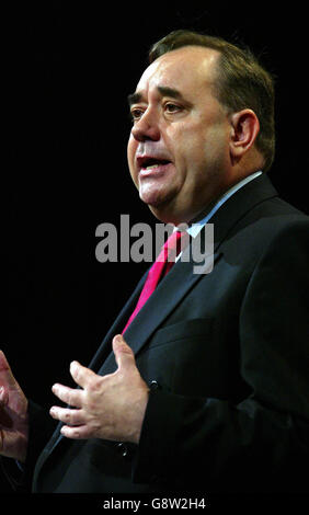 Alex Salmond, chef du parti national écossais, prononce son discours lors de la conférence annuelle du parti à Aviemore, le vendredi 23 septembre 2005. Voir PA Story SCOTLAND SNP. APPUYEZ SUR ASSOCIATION photo. Le crédit photo devrait se lire comme suit : David Cheskin/PA Banque D'Images