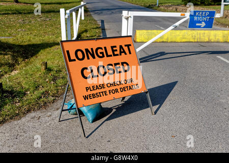 Longleat signe clos à l'entrée du domaine de Longleat, Wiltshire, Royaume-Uni, le 17 mars 2016. Banque D'Images