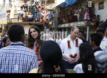 Le duc et la duchesse de Cambridge visitent le réservoir d'eau de Banganga à Mumbai, en Inde, au cours du premier jour de la tournée royale en Inde et au Bhoutan. Banque D'Images