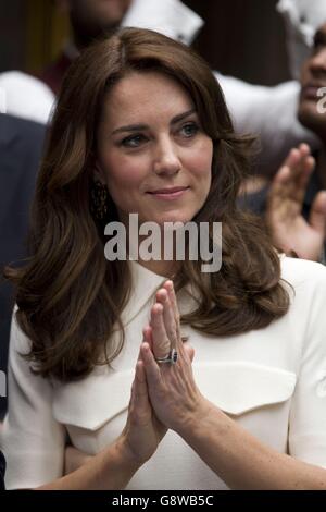 La duchesse de Cambridge participe à une grande campagne du gouvernement du Royaume-Uni dans un bar, un restaurant et un espace de travail collaboratif appelé le social à Mumbai, en Inde. Banque D'Images