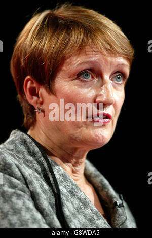 Tessa Jowell, députée, secrétaire d'État à la Culture, aux médias et aux Sports, s'exprimant lors de la conférence annuelle du Parti travailliste à Brighton, le lundi 26 septembre 2005.Voir Conférence SUR LE TRAVAIL de l'histoire de l'AP.APPUYEZ SUR ASSOCIATION photo.Le crédit photo devrait se lire: Chris Ison /PA Banque D'Images