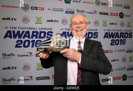 Les football League Awards 2016 - Manchester Central - Manchester.Andy Williamson OBE reçoit la contribution au League football Award lors des football League Awards de ce soir à Manchester Banque D'Images