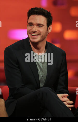 Richard Madden pendant le tournage du Graham Norton Show aux London Studios à Londres, qui sera diffusé demain sur BBC1. Banque D'Images