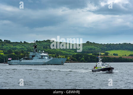 Le HMS Severn, P282, une classe de la rivière, des patrouilles de police suivants MOD Lancer sur l'intégrité de la Rivière Tamar au large de Devonport. Banque D'Images