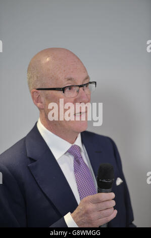 Clive Marshall, chef de la direction de l'Association de la presse, à la conférence de l'Alliance européenne des agences de presse (EANA), à l'hôtel Grange Tower, Londres. Banque D'Images