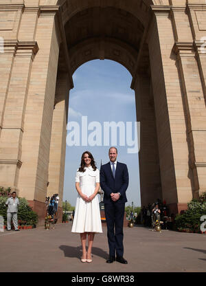 Le duc et la duchesse de Cambridge à la porte de l'Inde à New Dehli, en Inde, pour honorer les soldats des régiments indiens qui ont servi pendant la première Guerre mondiale Banque D'Images