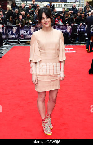 Phoebe Fox participant à la première Eye in the Sky UK qui s'est tenue à Curzon Mayfair, Londres. APPUYEZ SUR ASSOCIATION photo. Date de la photo: Lundi 11 avril 2016. Voir l'histoire de PA SHOWBIZ Mirren. Le crédit photo devrait se lire comme suit : Ian West/PA Wire Banque D'Images