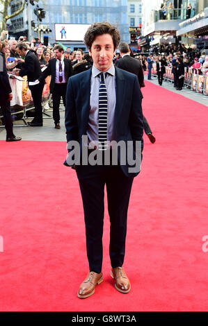 Simon Helberg assiste à la première mondiale de Florence Foster Jenkins tenue à Odeon Leicester Square, Londres. APPUYEZ SUR ASSOCIATION photo. Date de la photo: Mardi 12 avril 2016. Voir l'histoire de PA SHOWBIZ Streep. Le crédit photo devrait se lire comme suit : Ian West/PA Wire Banque D'Images