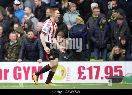 Duncan Watmore, de Sunderland, célèbre le troisième but de son camp lors du match de la Barclays Premier League à Carrow Road, Norwich. Banque D'Images