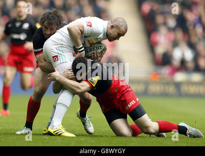 Mike Brown de Harlequins est affronté lors du match Aviva Premiership au stade Wembley, à Londres. Banque D'Images