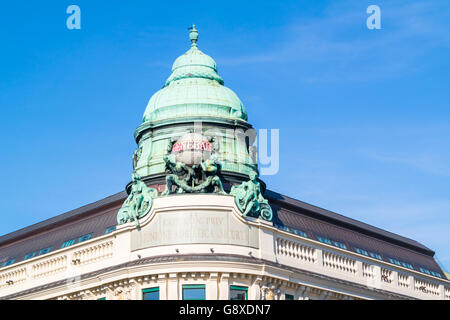 Haut de la façade du bâtiment sur la place Albertina Generali en centre-ville de Vienne, Autriche Banque D'Images