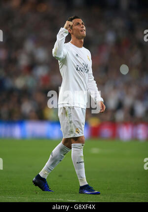 Cristiano Ronaldo, du Real Madrid, célèbre après le coup de sifflet final après la demi-finale de la Ligue des champions de l'UEFA, deuxième match de la deuxième jambe au Santiago Bernabeu, Madrid. Banque D'Images