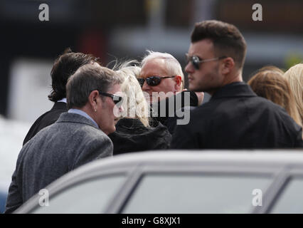 L'ancien footballeur d'Angleterre Paul Gascoigne (deuxième à droite) aux funérailles de son neveu Jay Kerrigan-Gascoigne, à Saint-Nicolas avec Christ Church à Dunston, à Gateshead. Banque D'Images