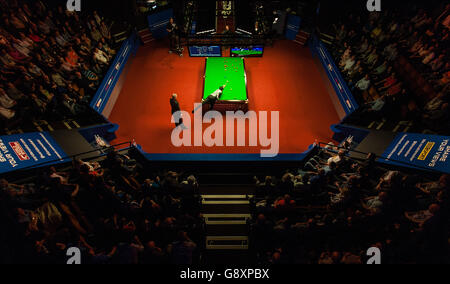 Betfred Snooker Championnat du monde 2016 - quinze jours - Crucible Theatre.Marco Fu en action pendant la quinze journée des Championnats du monde de Betfred Snooker au Crucible Theatre, Sheffield. Banque D'Images