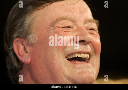 Le candidat à la direction conservatrice Ken Clarke, lors de son allocution à la conférence du Parti conservateur à Blackpool. Mardi 4 octobre 2005 Voir l'histoire de l'AP TORIES Clarke. APPUYEZ SUR ASOCIATION PHOTO. LE CRÉDIT PHOTO DEVRAIT ÊTRE JOHN Giles/PA Banque D'Images