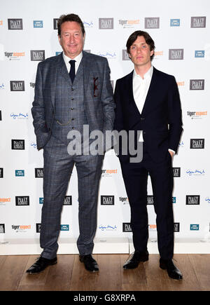 Steven Knight et Cillian Murphy (à droite) assistent à la première de Peaky Blinders Series Three, au BFI Southbank, Londres. APPUYEZ SUR ASSOCIATION photo. Date de la photo: Mardi 3 mai 2016. Le crédit photo devrait se lire comme suit : Ian West/PA Wire Banque D'Images