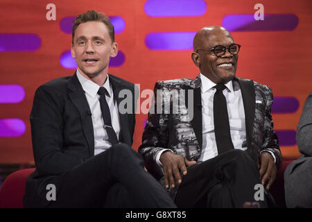 Tom Hiddleston et Samuel L Jackson pendant le tournage du Graham Norton Show, aux London Studios, dans le sud de Londres, devant être diffusé sur BBC One vendredi soir. Banque D'Images