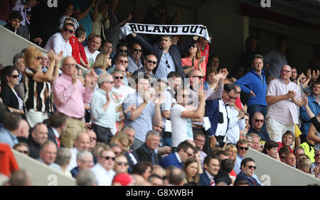 Charlton Athletic v Burnley - Sky Bet Championship - The Valley.Les fans de Charlton Athletic protestent lors du match du championnat Sky Bet à la Valley, Londres. Banque D'Images