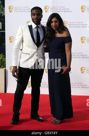 ORE Oduba et invité assistant au House of Fraser BAFTA TV Awards 2016 au Royal Festival Hall, Southbank, Londres. APPUYEZ SUR ASSOCIATION photo. Date de la photo: Dimanche 8 mai 2016. Voir l'histoire de PA SHOWBIZ BAFTA. Le crédit photo doit être lu : Jonathan Brady/PA Wire Banque D'Images