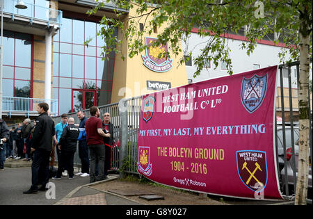 West Ham United / Manchester United - Barclays Premier League - Upton Park.Une bannière à l'extérieur avant le match final à Upton Park, Londres. Banque D'Images