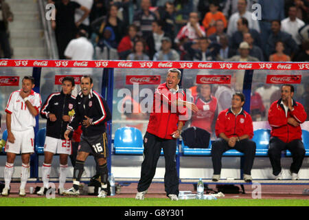 Football - coupe du monde de la FIFA 2006 qualificateur - zone africaine - Groupe 5 - Tunisie / Maroc - Stade du 7 novembre. Roger Lemerre, entraîneur tunisien, insiste sur son équipe Banque D'Images