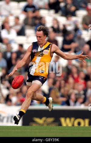 Australian Rules football - Trophée AFL Challenge - Fremantle Dockers v West Coast Eagles - The Brit Oval. Ashley Thornton, West Coast Eagles Banque D'Images