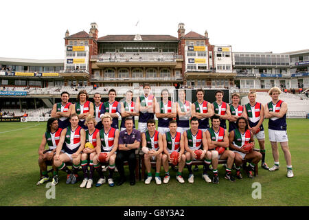 Australian Rules football - Trophée AFL Challenge - Fremantle Dockers v West Coast Eagles - The Brit Oval. Groupe d'équipe des Dockers de Fremantle Banque D'Images