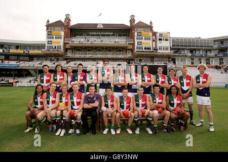 Australian Rules football - Trophée AFL Challenge - Fremantle Dockers v West Coast Eagles - The Brit Oval. Groupe d'équipe des Dockers de Fremantle Banque D'Images