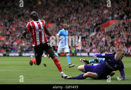 Le Sadio Mane de Southampton célèbre le deuxième but de son équipe lors du match de la Barclays Premier League à St Marys, Southampton. Banque D'Images