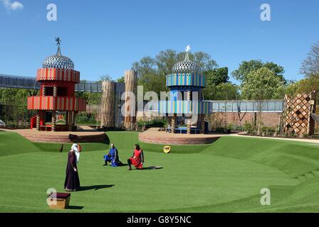 Une vue générale du jardin magique récemment dévoilé par Hampton court, qui sera visité par la duchesse de Cambridge marquant l'ouverture officielle de la nouvelle aire de jeu pour enfants du palais. Banque D'Images