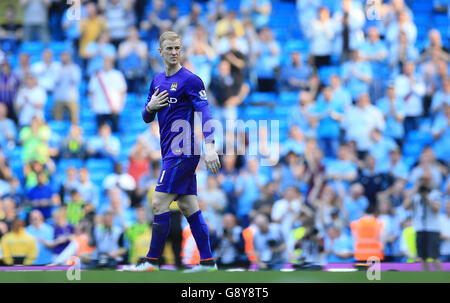 Joe Hart, gardien de but de Manchester City, après le match de la Barclays Premier League au Etihad Stadium de Manchester. Banque D'Images