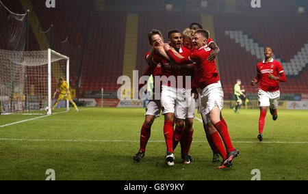 Charlton Athletic / Sheffield United - U18 Professional Development League 2 - final - The Valley.Charlton Athletic Karlan Ahearrne-Grant (au centre) célèbre avec ses coéquipiers le premier but de son match Banque D'Images