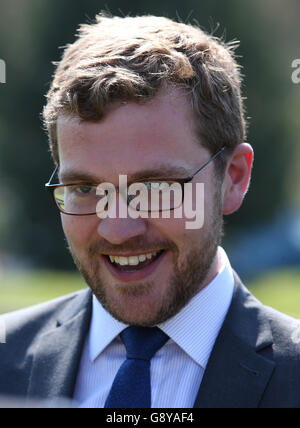 Oliver Mundell, conservateur écossais, arrive au Parlement écossais à Édimbourg pour se réunir avec les nouveaux MSP conservateurs écossais pour la première fois depuis les élections. Banque D'Images