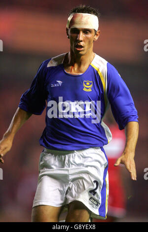 Soccer - FA Barclays Premiership - Middlesbrough / Portsmouth - The Riverside Stadium. Gary O'Neil de Portsmouth avec une tête blessée Banque D'Images