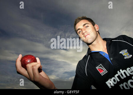 Le Bowler de Durham Liam Plunkett au County Ground, Chester-le-Street, le jeudi 20 octobre 2005. Plunkett a été sélectionné pour rejoindre l'équipe d'Angleterre pour la tournée au Pakistan. Regardez l'histoire des PA. APPUYEZ SUR ASSOCIATION photo. Le crédit photo devrait se lire: Owen Humphreys/PA. Banque D'Images