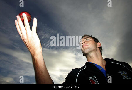 Le Bowler de Durham Liam Plunkett au County Ground, Chester-le-Street, le jeudi 20 octobre 2005. Plunkett a été sélectionné pour rejoindre l'équipe d'Angleterre pour la tournée au Pakistan. Regardez l'histoire des PA. APPUYEZ SUR ASSOCIATION photo. Le crédit photo devrait se lire: Owen Humphreys/PA. Banque D'Images