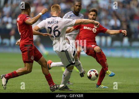 Vancouver, Canada. 29 Juin, 2016. Tim Parker # 26 de les Whitecaps de Vancouver en action. 2016 Championnat Canadien Amway Finale Coupe des Voyageurs, Toronto, Vancouver Whitecaps vs BC Place Stadium. Toronto remporte la Coupe des Voyageurs. Credit : Gerry Rousseau/Alamy Live News Banque D'Images