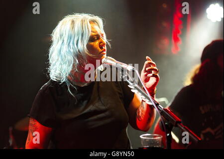 Berlin, Allemagne. 29 Juin, 2016. La chanteuse américaine elle roi spectacle du Lido à Belrin, Allemagne. Le 28 juin 2016. pas de droit de licence ou reproduire le matériel à des fins publicitaires ou commerciales | conditions dans le monde entier/alliance Photo © dpa/Alamy Live News Banque D'Images